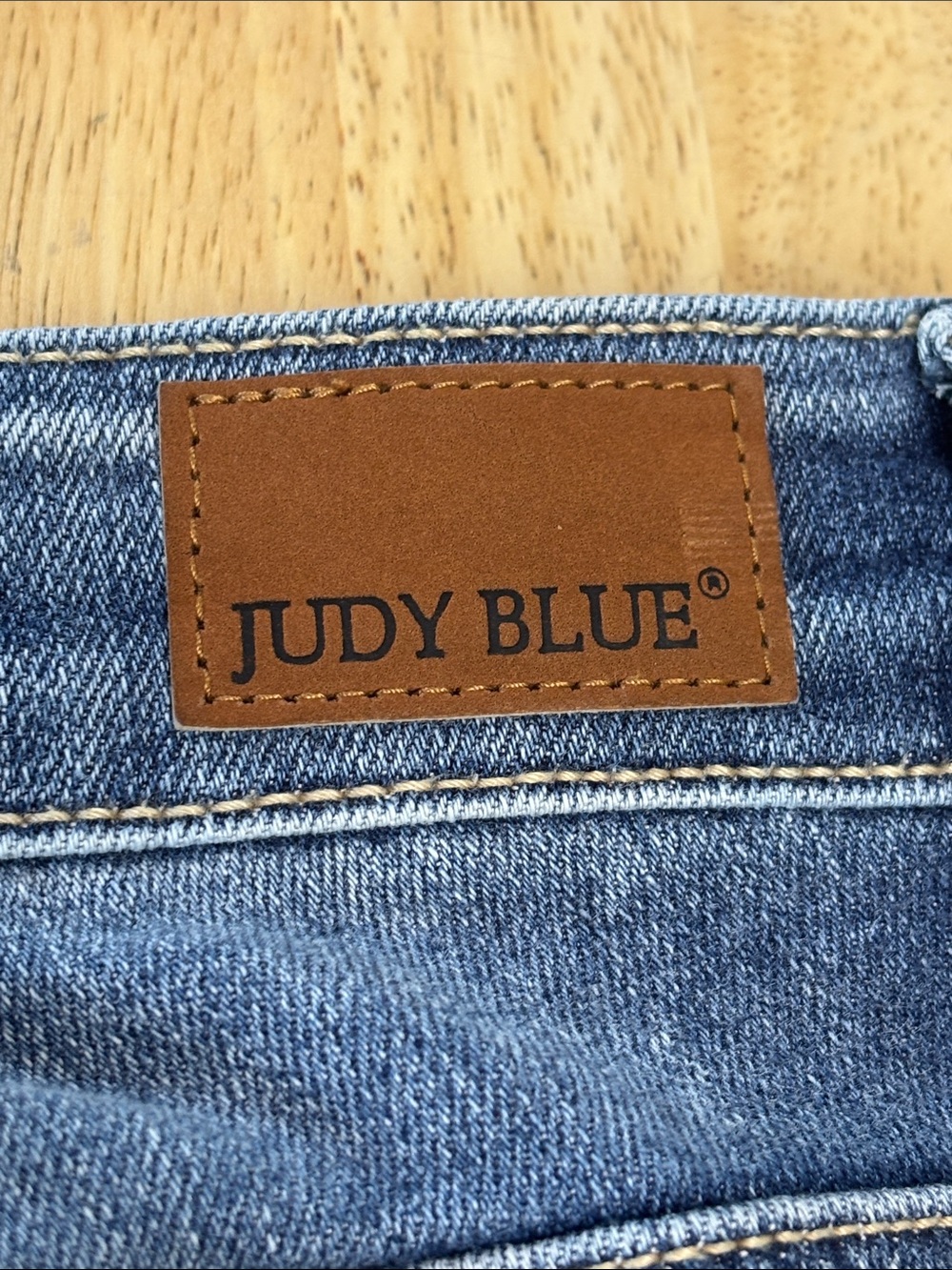 EUC Judy Blue Distressed Skinny Jeans Medium Wash Size 9/29 Frayed Hem Ripped - Picture 6 of 7